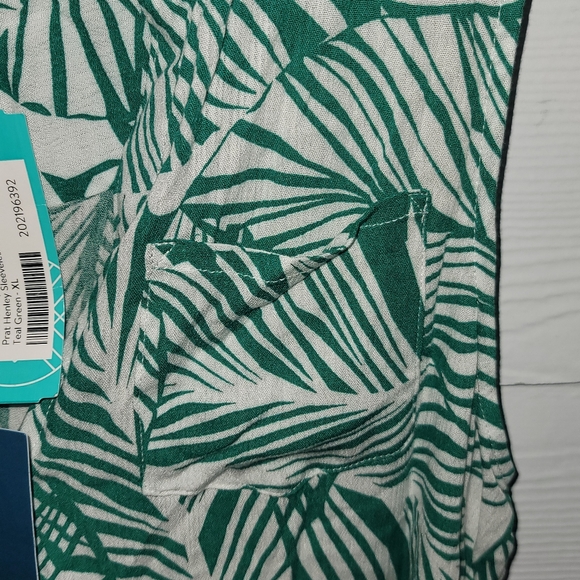Market & Spruce Prat Teal Green Leaf Print Sleeveless Henley Top - Picture 6 of 8